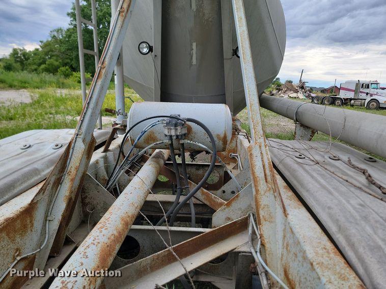 image for item NZ9952 1996 Fruehauf pneumatic dry bulk trailer