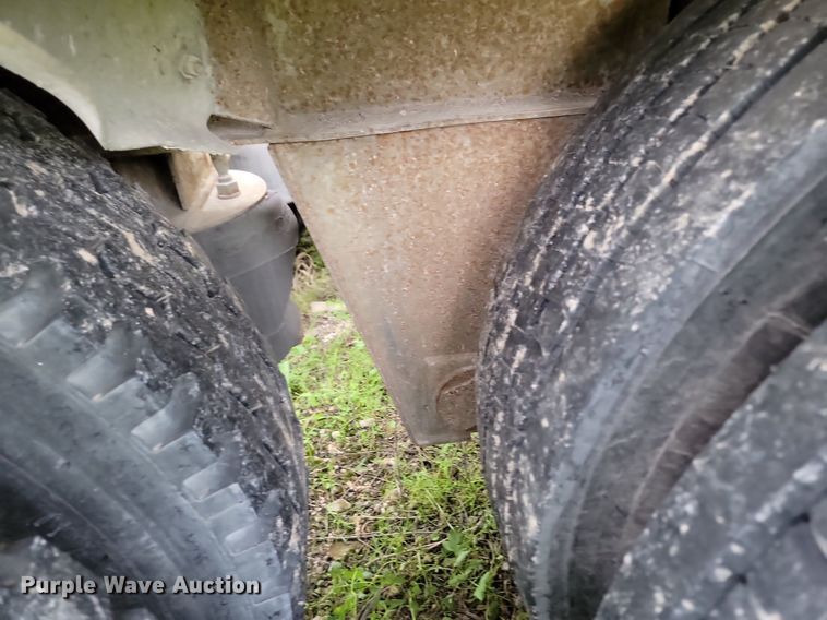 image for item NZ9952 1996 Fruehauf pneumatic dry bulk trailer