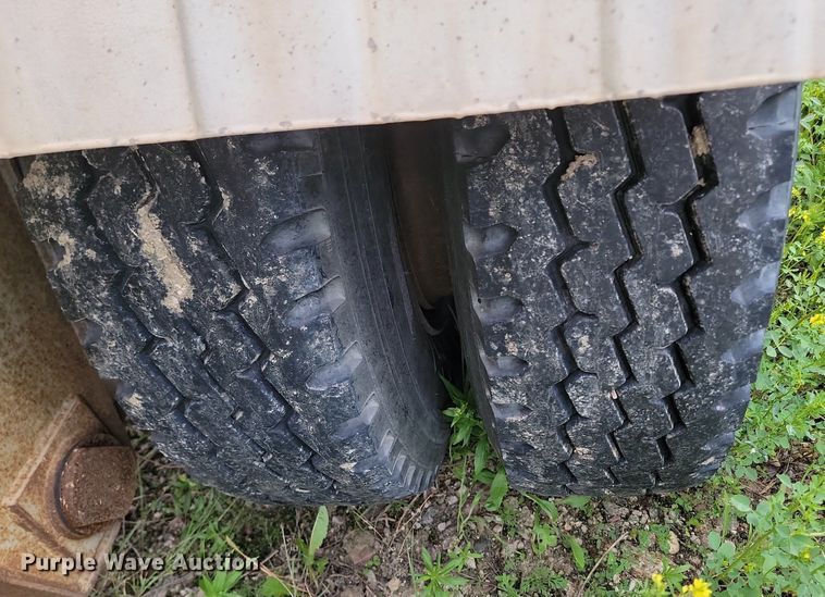 image for item NZ9952 1996 Fruehauf pneumatic dry bulk trailer