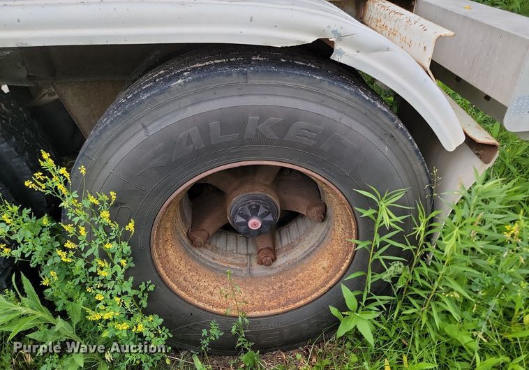 image for item NZ9952 1996 Fruehauf pneumatic dry bulk trailer