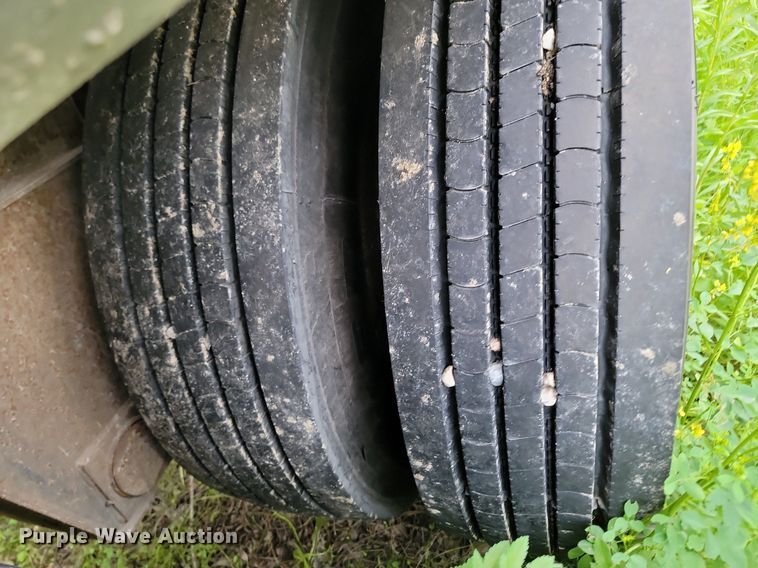 image for item NZ9952 1996 Fruehauf pneumatic dry bulk trailer