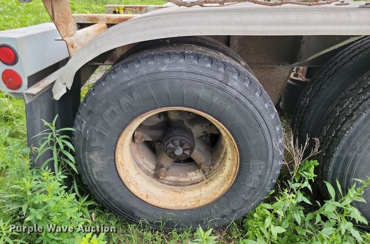 image for item NZ9952 1996 Fruehauf pneumatic dry bulk trailer