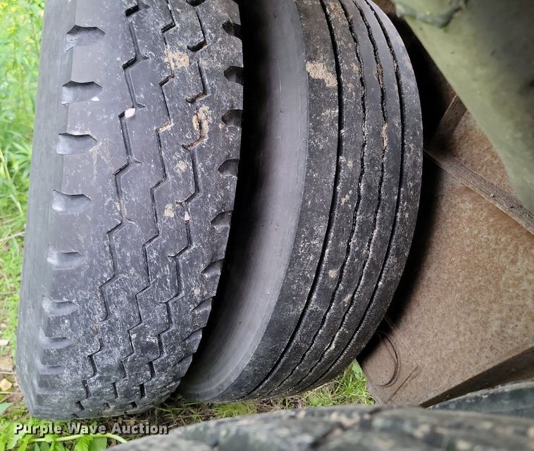 image for item NZ9952 1996 Fruehauf pneumatic dry bulk trailer