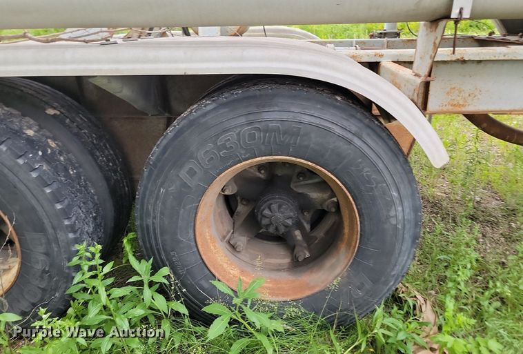 image for item NZ9952 1996 Fruehauf pneumatic dry bulk trailer