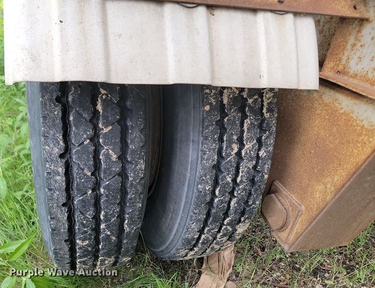 image for item NZ9952 1996 Fruehauf pneumatic dry bulk trailer