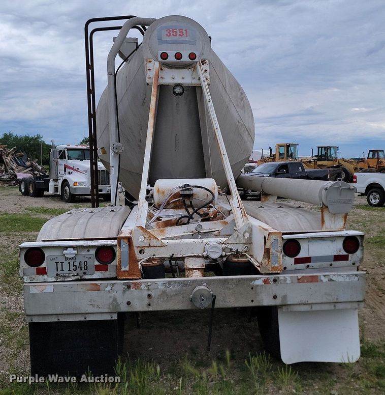 image for item NZ9954 1997 Fruehauf HAB-HE2-J1000X3 pneumatic dry bulk trailer