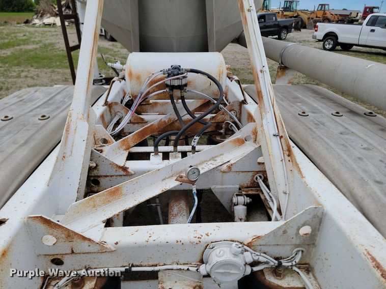 image for item NZ9954 1997 Fruehauf HAB-HE2-J1000X3 pneumatic dry bulk trailer