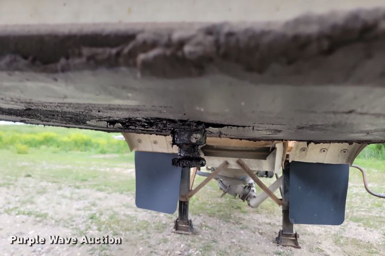 image for item NZ9954 1997 Fruehauf HAB-HE2-J1000X3 pneumatic dry bulk trailer