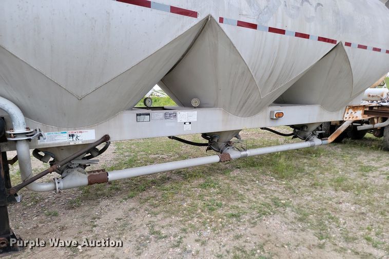 image for item NZ9954 1997 Fruehauf HAB-HE2-J1000X3 pneumatic dry bulk trailer