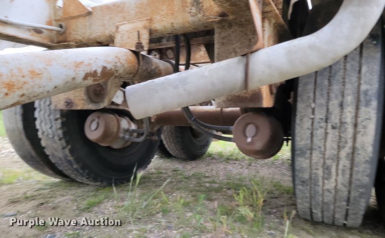 image for item NZ9954 1997 Fruehauf HAB-HE2-J1000X3 pneumatic dry bulk trailer