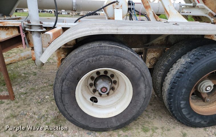 image for item NZ9954 1997 Fruehauf HAB-HE2-J1000X3 pneumatic dry bulk trailer