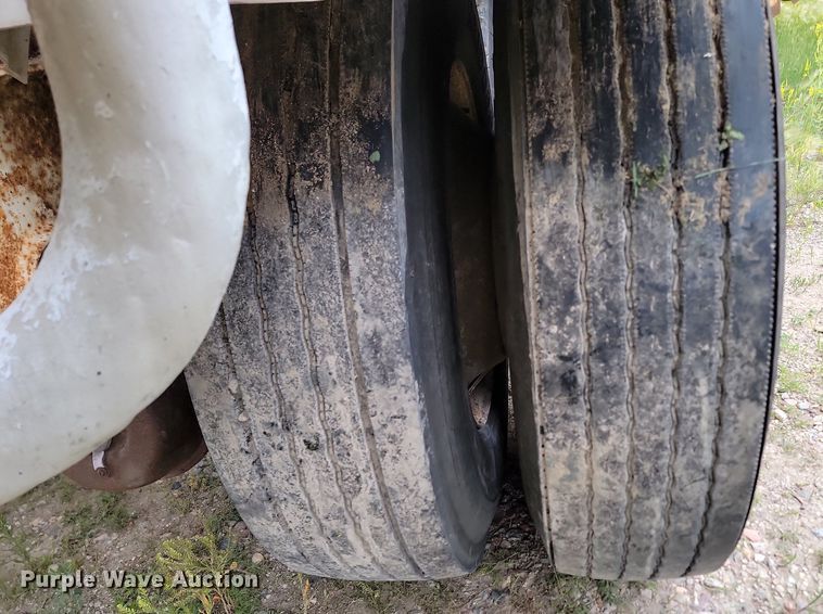 image for item NZ9954 1997 Fruehauf HAB-HE2-J1000X3 pneumatic dry bulk trailer