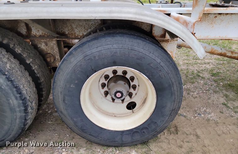 image for item NZ9954 1997 Fruehauf HAB-HE2-J1000X3 pneumatic dry bulk trailer