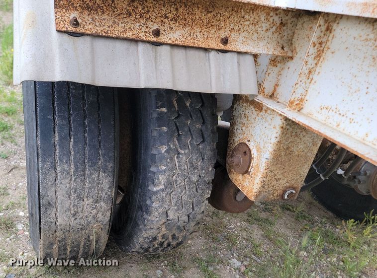 image for item NZ9954 1997 Fruehauf HAB-HE2-J1000X3 pneumatic dry bulk trailer