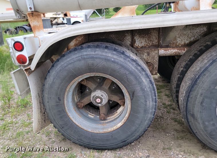 image for item NZ9954 1997 Fruehauf HAB-HE2-J1000X3 pneumatic dry bulk trailer