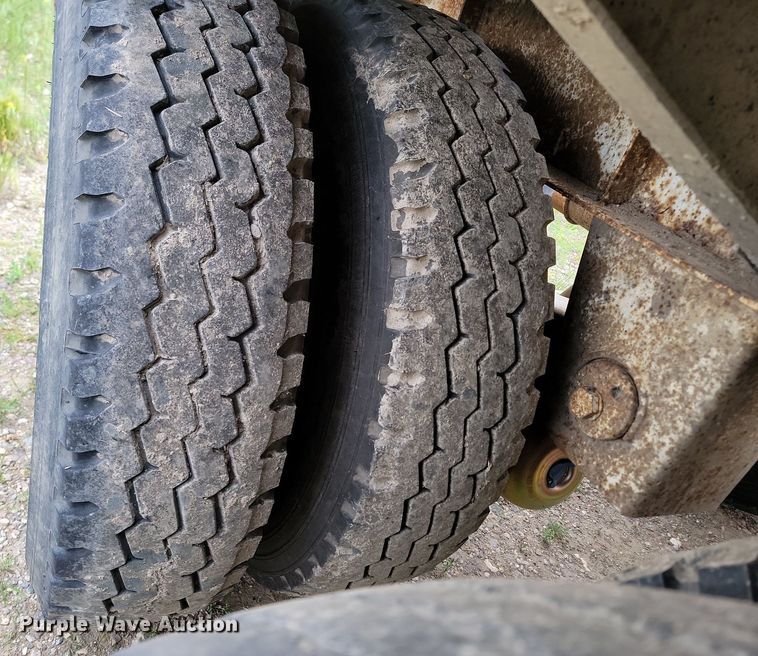 image for item NZ9954 1997 Fruehauf HAB-HE2-J1000X3 pneumatic dry bulk trailer