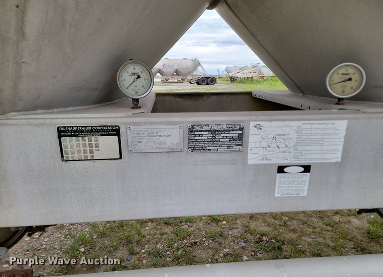 image for item NZ9954 1997 Fruehauf HAB-HE2-J1000X3 pneumatic dry bulk trailer