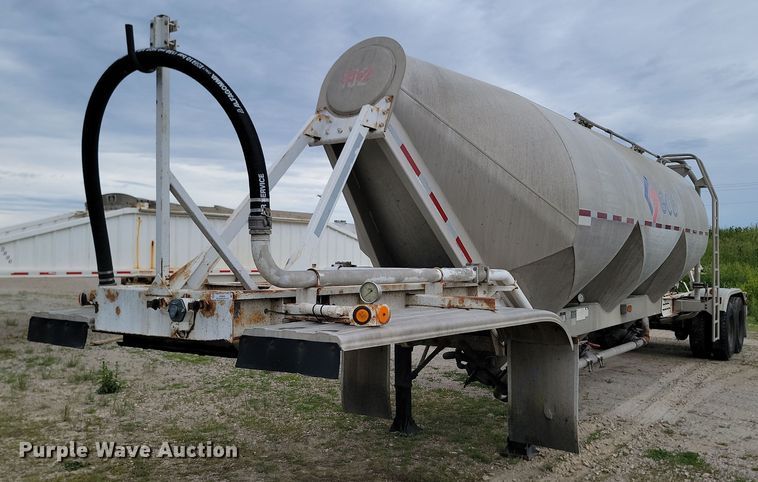 image for item NZ9955 1998 Fruenhauf  pneumatic dry bulk trailer