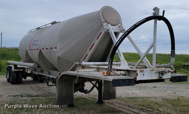image for item NZ9955 1998 Fruenhauf  pneumatic dry bulk trailer