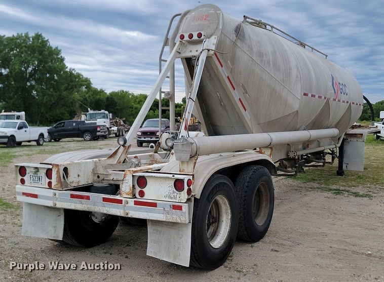 image for item NZ9955 1998 Fruenhauf  pneumatic dry bulk trailer