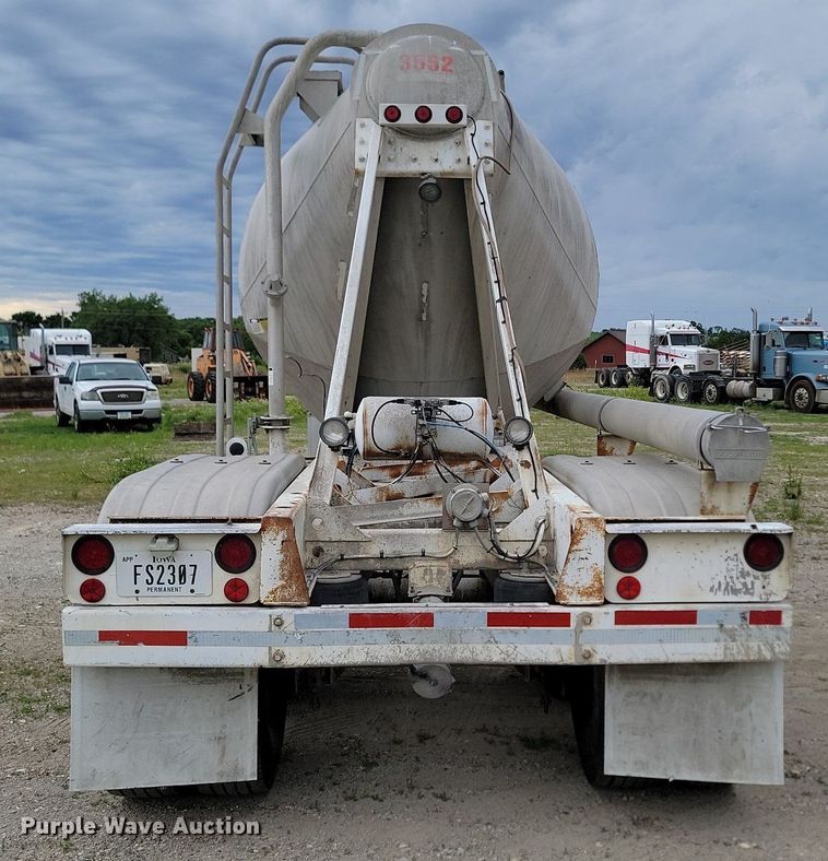 image for item NZ9955 1998 Fruenhauf  pneumatic dry bulk trailer