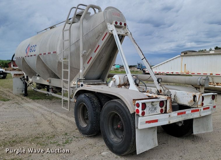 image for item NZ9955 1998 Fruenhauf  pneumatic dry bulk trailer