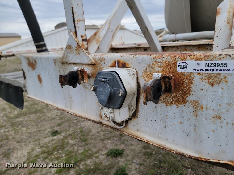 image for item NZ9955 1998 Fruenhauf  pneumatic dry bulk trailer