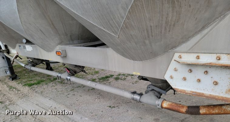 image for item NZ9955 1998 Fruenhauf  pneumatic dry bulk trailer