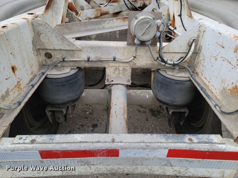 image for item NZ9955 1998 Fruenhauf  pneumatic dry bulk trailer