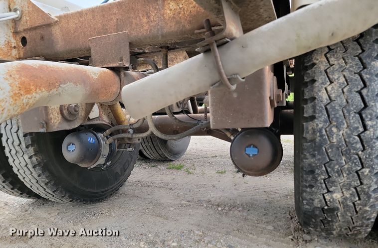 image for item NZ9955 1998 Fruenhauf  pneumatic dry bulk trailer