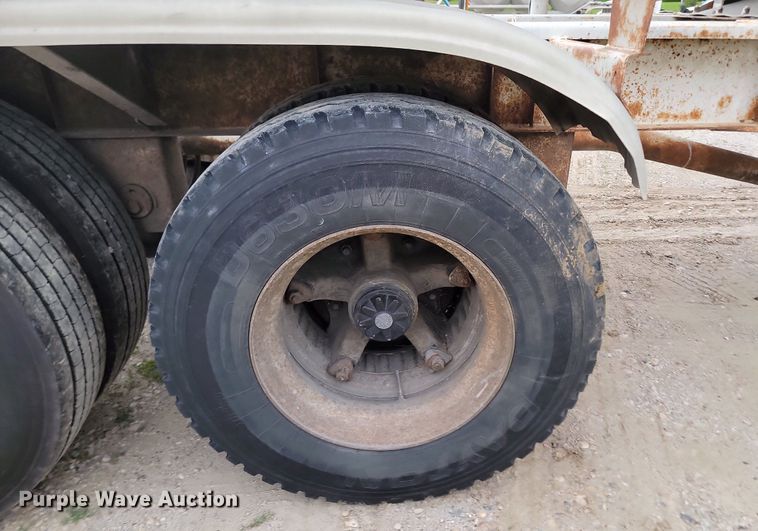 image for item NZ9955 1998 Fruenhauf  pneumatic dry bulk trailer