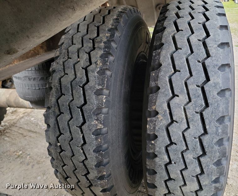 image for item NZ9955 1998 Fruenhauf  pneumatic dry bulk trailer