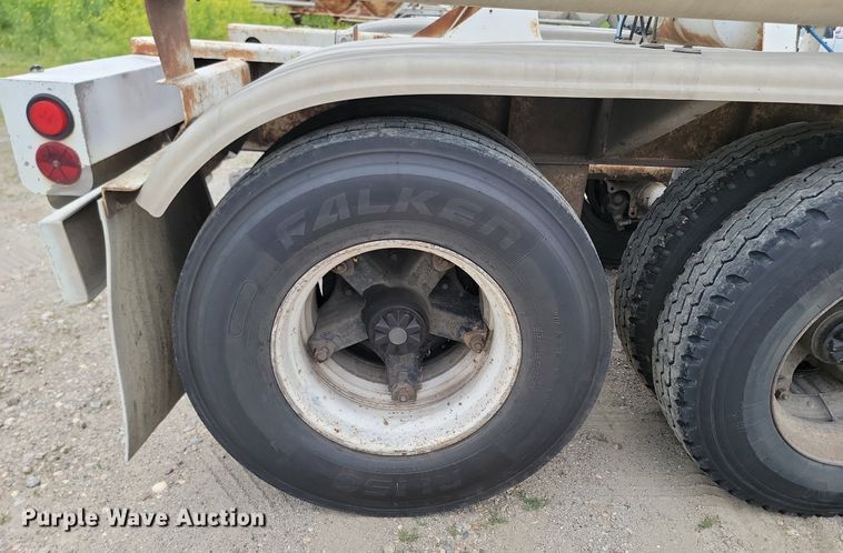 image for item NZ9955 1998 Fruenhauf  pneumatic dry bulk trailer