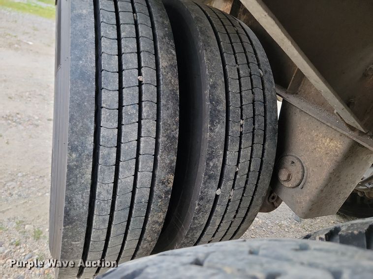 image for item NZ9955 1998 Fruenhauf  pneumatic dry bulk trailer