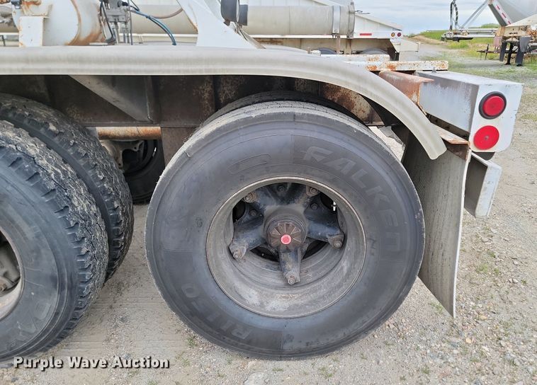 image for item NZ9955 1998 Fruenhauf  pneumatic dry bulk trailer