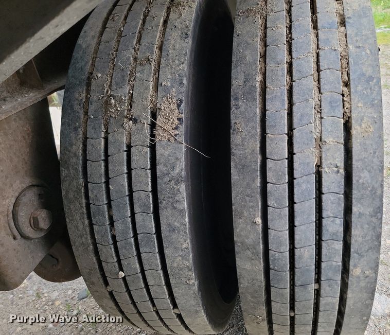 image for item NZ9955 1998 Fruenhauf  pneumatic dry bulk trailer