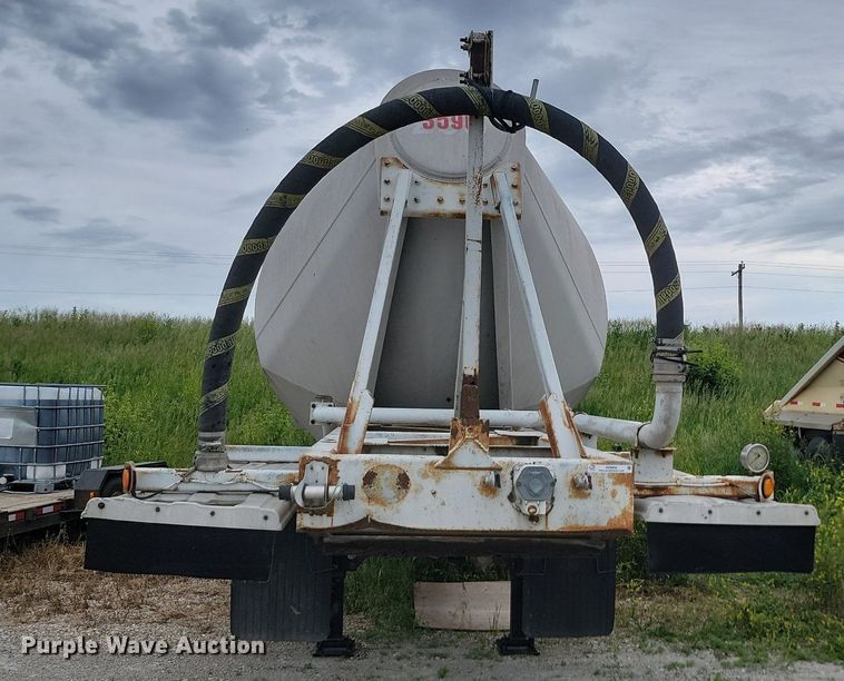 image for item NZ9956 1996 Fruehauf  pneumatic dry bulk trailer