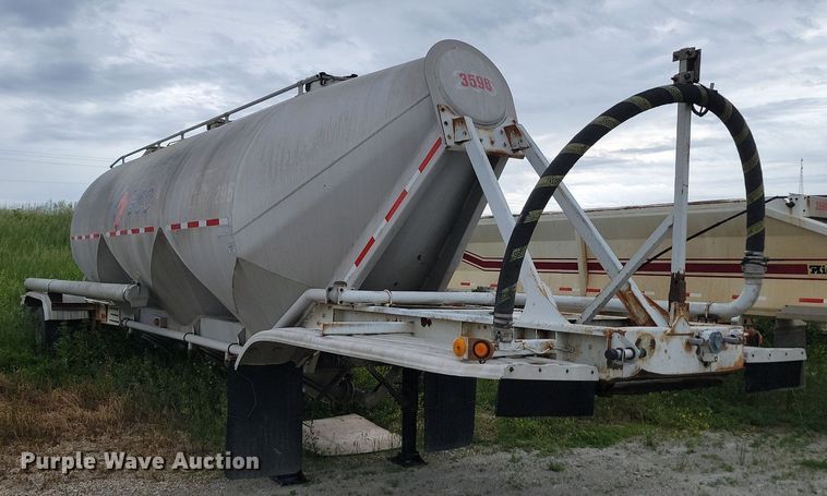 image for item NZ9956 1996 Fruehauf  pneumatic dry bulk trailer