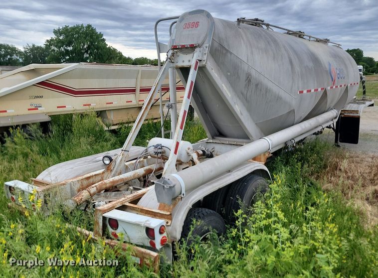 image for item NZ9956 1996 Fruehauf  pneumatic dry bulk trailer