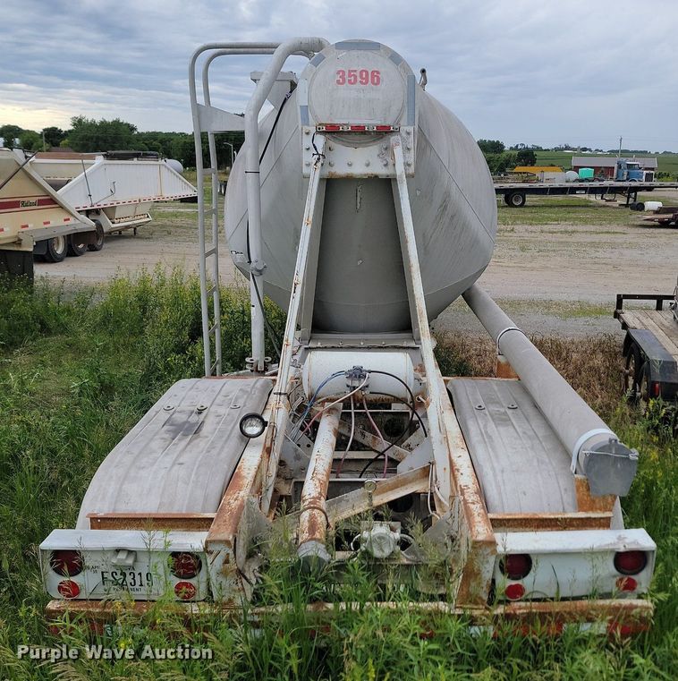 image for item NZ9956 1996 Fruehauf  pneumatic dry bulk trailer