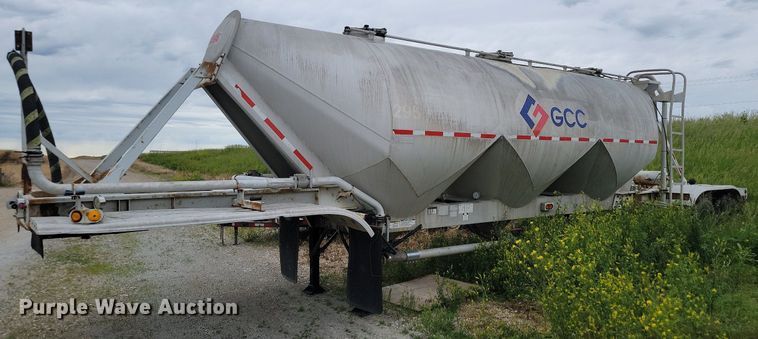 image for item NZ9956 1996 Fruehauf  pneumatic dry bulk trailer