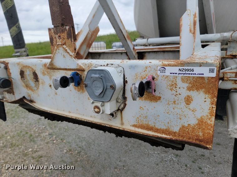 image for item NZ9956 1996 Fruehauf  pneumatic dry bulk trailer