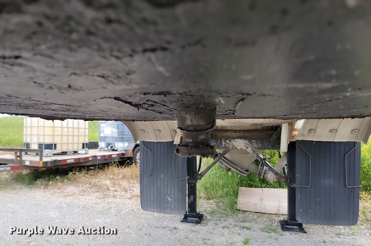 image for item NZ9956 1996 Fruehauf  pneumatic dry bulk trailer