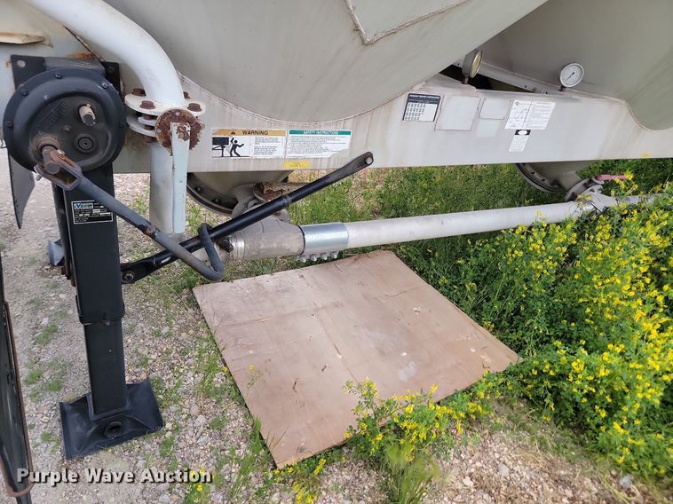 image for item NZ9956 1996 Fruehauf  pneumatic dry bulk trailer