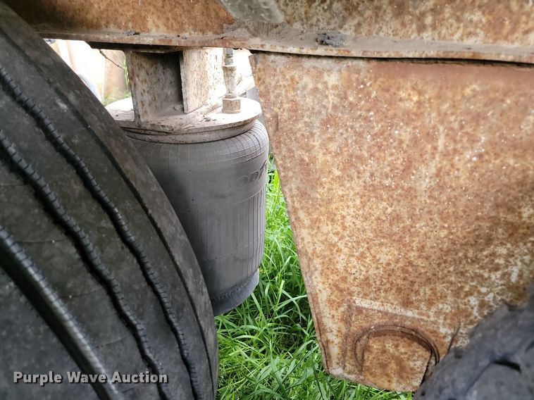 image for item NZ9956 1996 Fruehauf  pneumatic dry bulk trailer