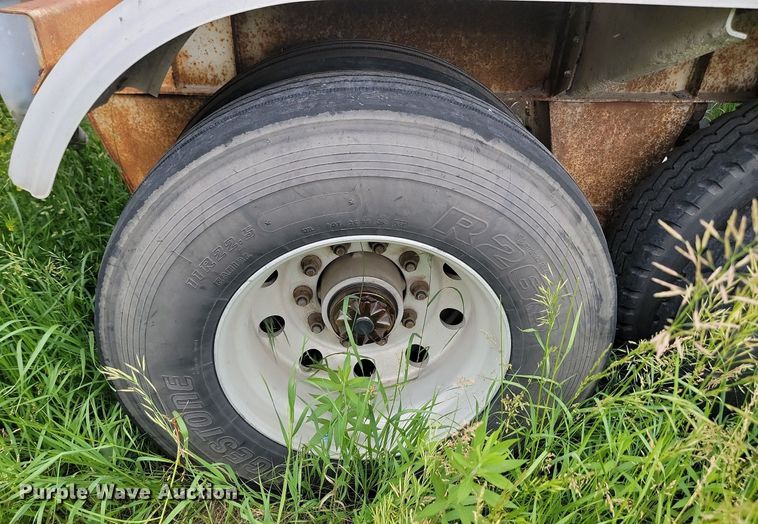 image for item NZ9956 1996 Fruehauf  pneumatic dry bulk trailer