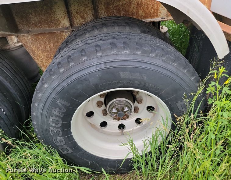 image for item NZ9956 1996 Fruehauf  pneumatic dry bulk trailer