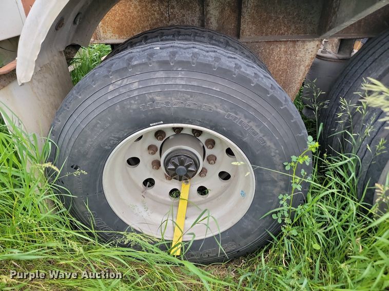 image for item NZ9956 1996 Fruehauf  pneumatic dry bulk trailer