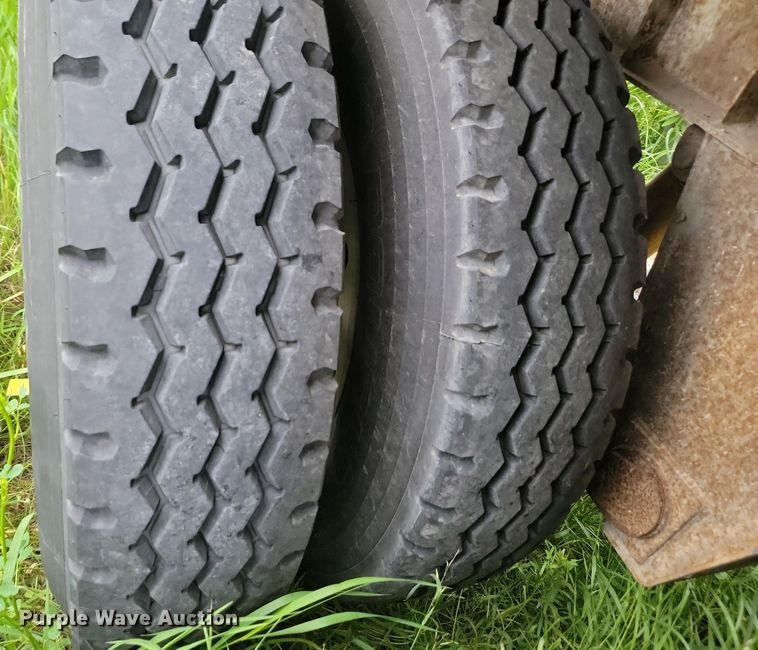 image for item NZ9956 1996 Fruehauf  pneumatic dry bulk trailer