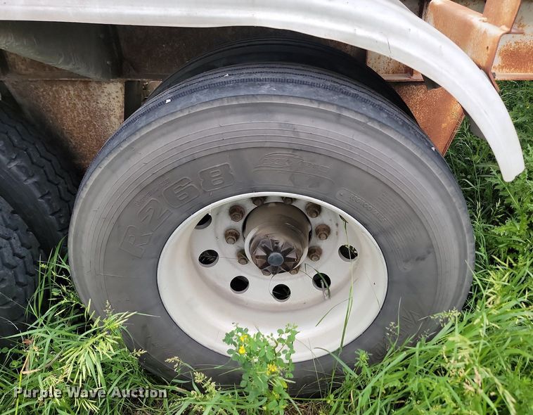 image for item NZ9956 1996 Fruehauf  pneumatic dry bulk trailer